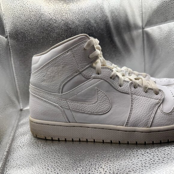 Size 13 Nike Air Jordan 1 Mid Triple White‎ Mens Basketball Shoes 554724-130 - Picture 2 of 11